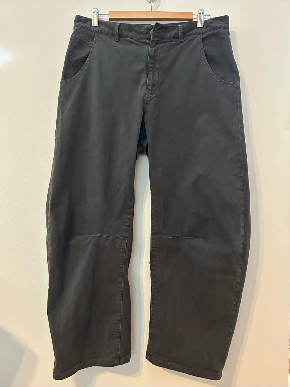 Nili Lotan Carbon Shon Barrel Leg Pant | Size 8 | Issue 2609988 | - Picture 1 of 6
